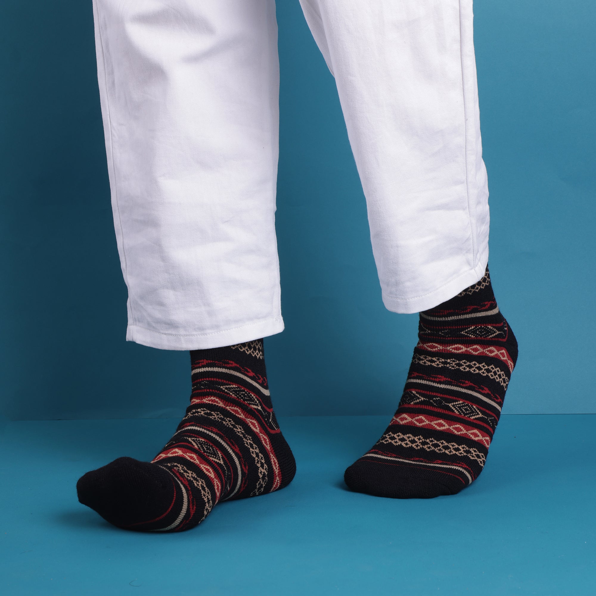 BLACK/RED- MULTICOLOR WOOLEN EDITION