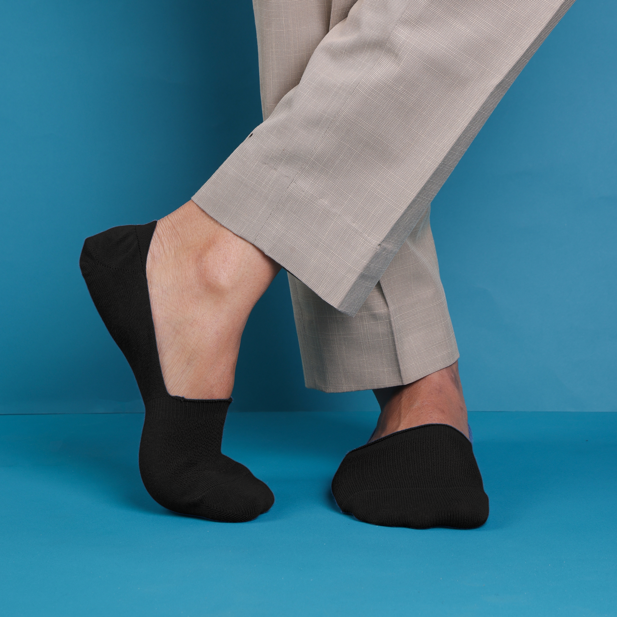 BLACK- NO-SLIP LOAFER